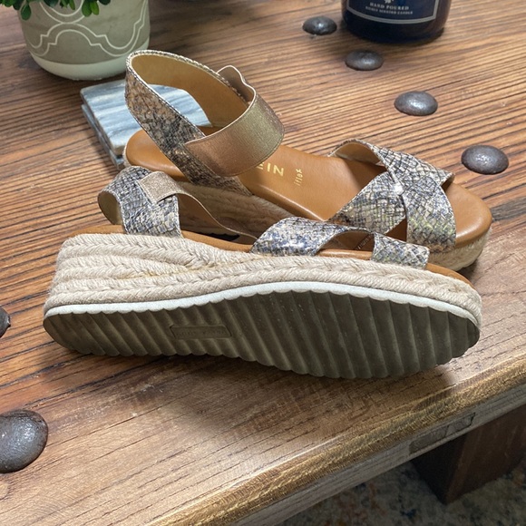 Cute wedge sandals - Picture 2 of 3